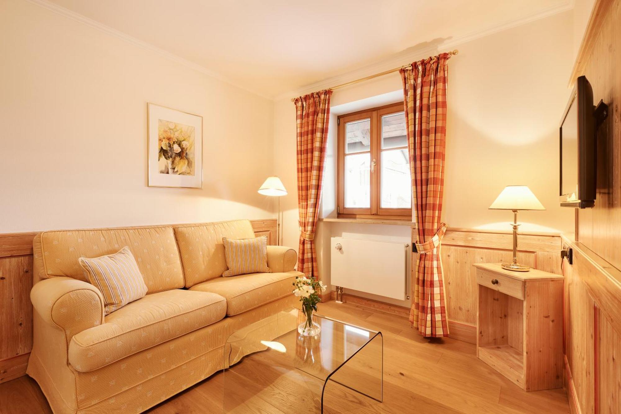 Hotel Auf Der Gsteig Gmbh Лехбрук Екстериор снимка